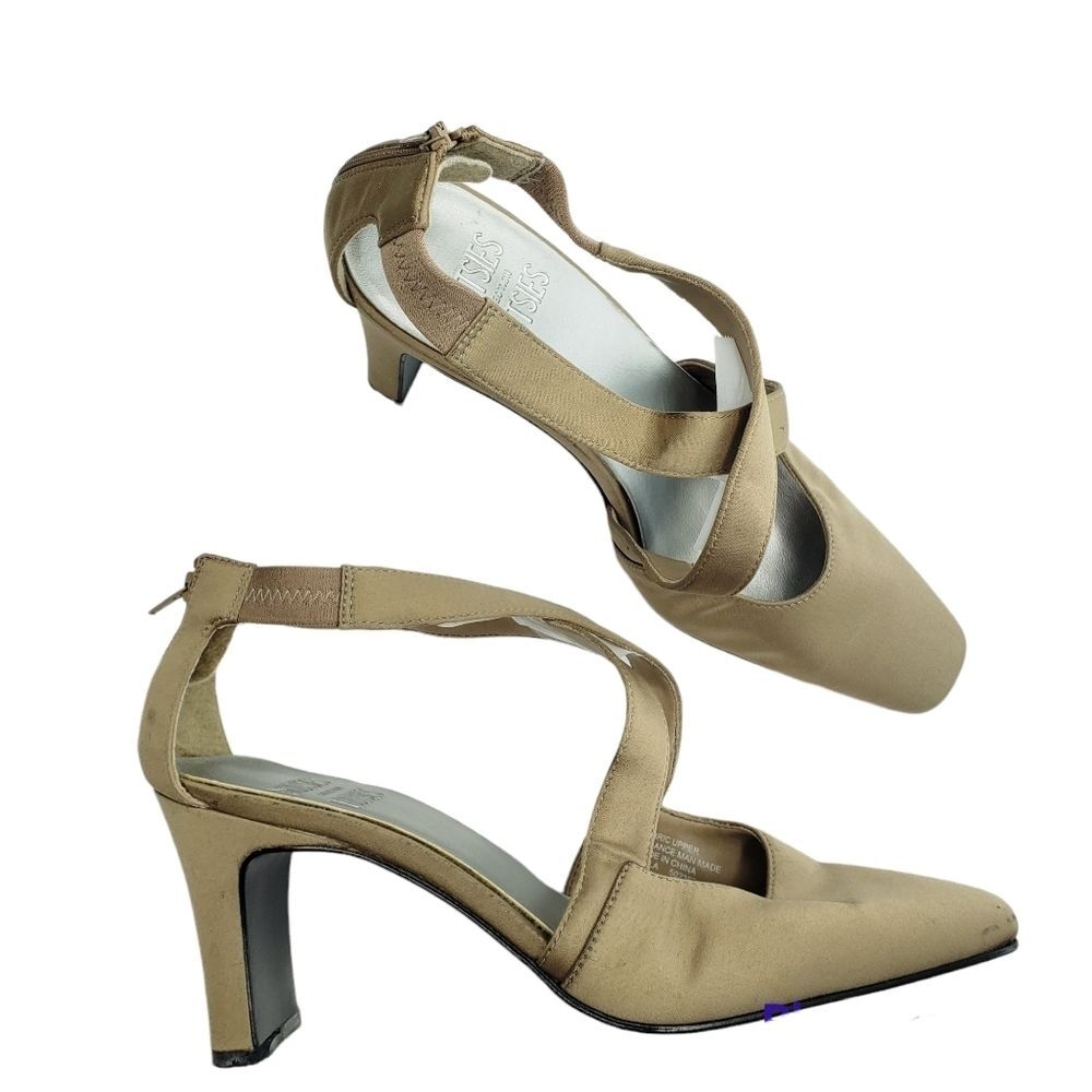 Sale Mootsies Tootsies gold block satin heel shoes